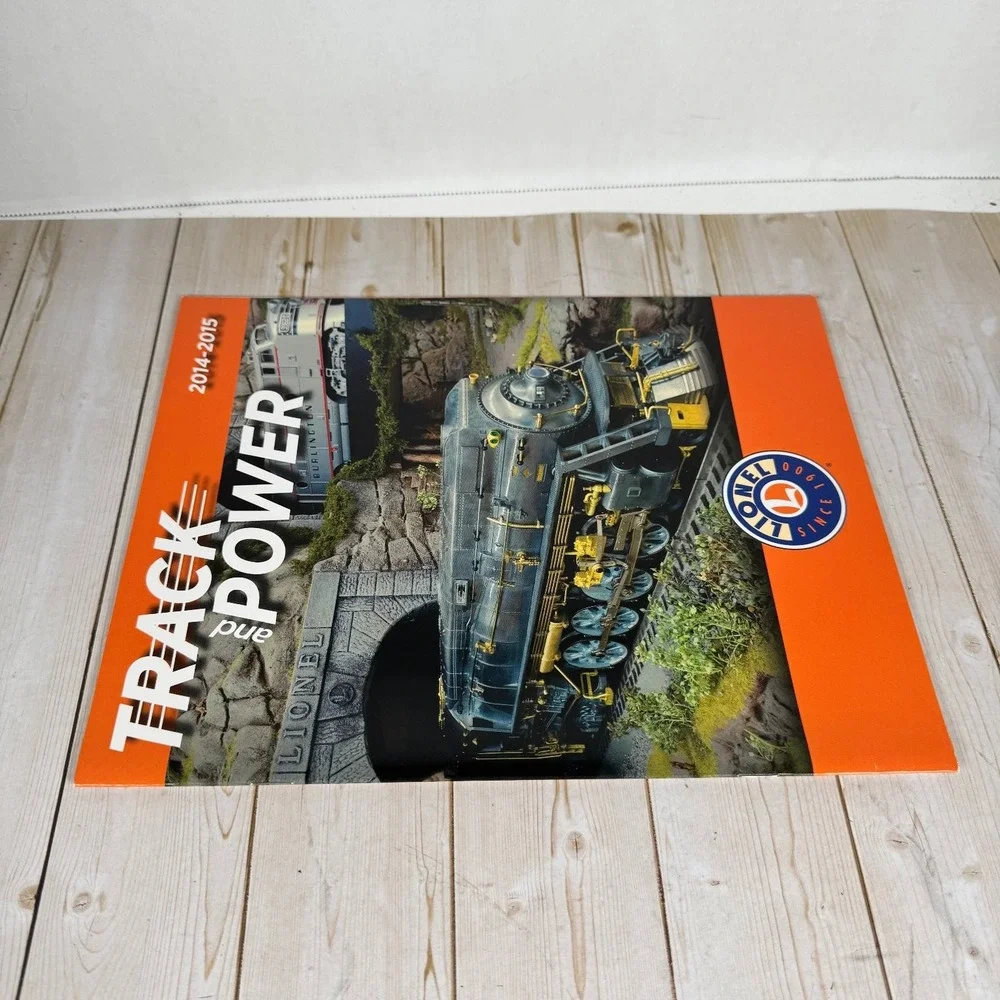 Lionel Track and Power 2014-2015 Model Train Catalog Guide Layouts